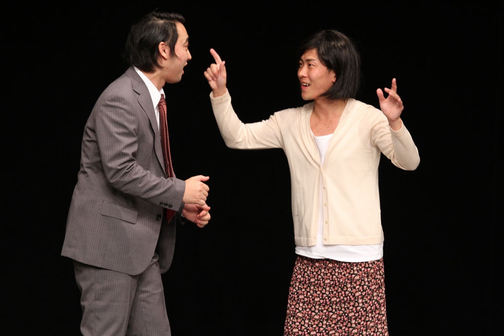 DVD「ジャングルポケット パドック」のワンシーン。(c)2014吉本興業