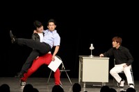 DVD「ジャングルポケット パドック」のワンシーン。(c)2014吉本興業