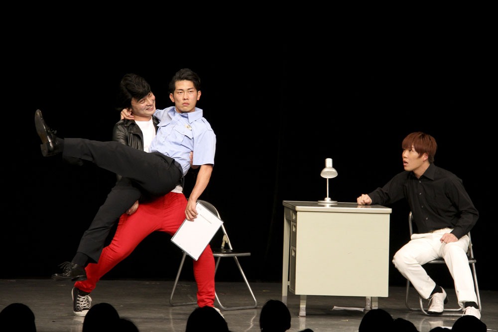 DVD「ジャングルポケット パドック」のワンシーン。(c)2014吉本興業