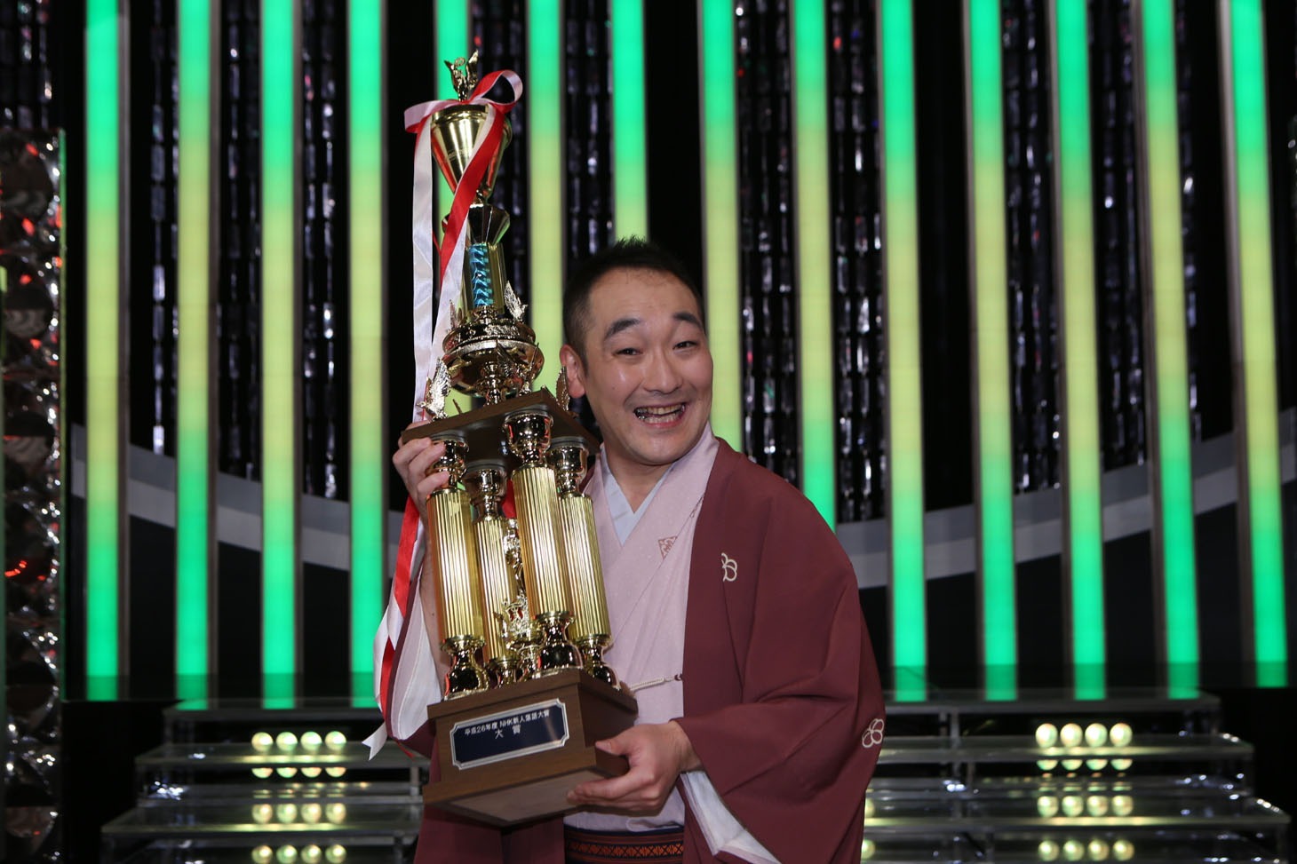 大賞を受賞した春風亭朝也。(c)NHK