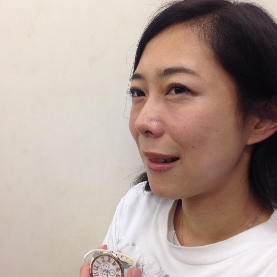菊池桃子のジャケット写真を模倣する椿鬼奴。