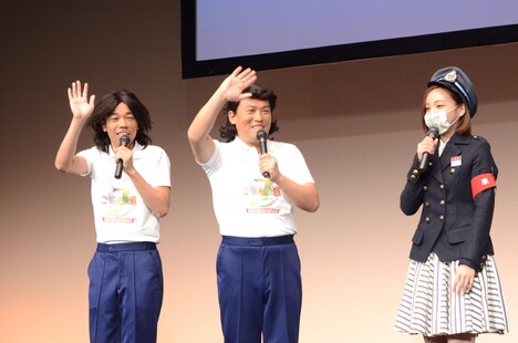 イベントに登場したCOWCOWとざわちん。