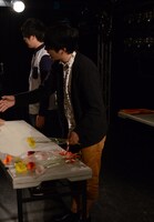 ファンに花を贈るうしろシティ。