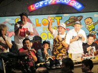 すぐに観客のスニーカーを見たがる同好会のメンバーたち。