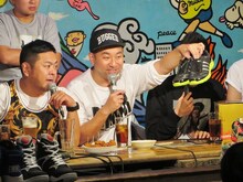 レイザーラモンRGがプレゼントした流れ星ちゅうえいのスニーカー。