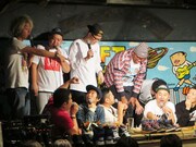 ニブンノゴ！大川は2001年に限定5万足で復刻されたジョーダンをプレゼント。その本物も持参し披露。