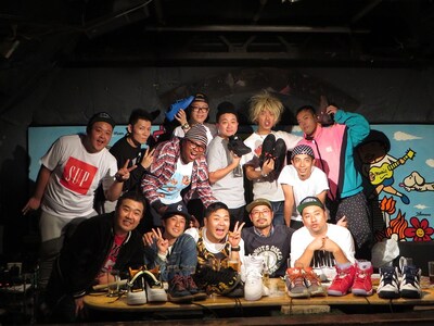 「スニーカー同好会 vol.1」集合写真。