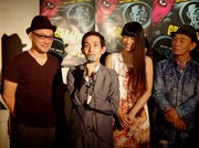 映画「グレイトフルデッド」舞台挨拶。左から2人目がカラテカ矢部。