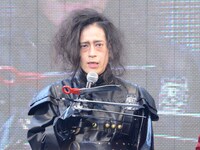 「シザーハンズ」のエドワードに扮したピース又吉。