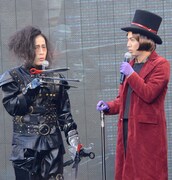 「ティム・バートンの世界」オープニングセレモニーに登壇したピース。