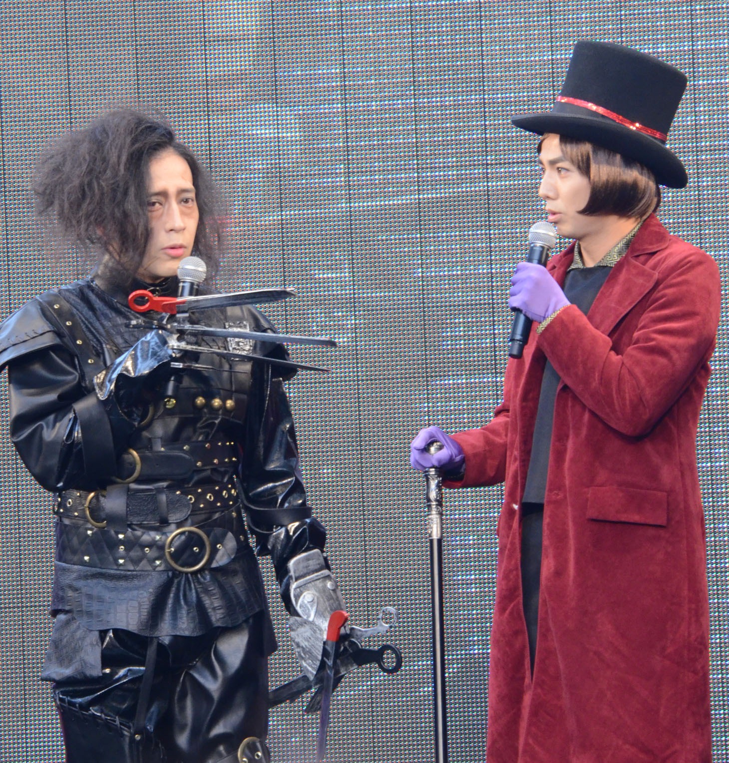 「ティム・バートンの世界」オープニングセレモニーに登壇したピース。