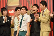 2位と発表された瞬間のエレファントジョン（中央）。