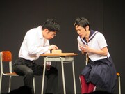 「しずるベストセレクションライブ “2003～2014”」のコント「将棋部」の一場面。