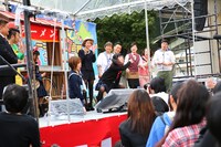 新喜劇の様子。