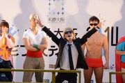 「R藤本 vs 大阪アニメ芸人」のコーナーで優勝した“天下一武道会の司会者”。