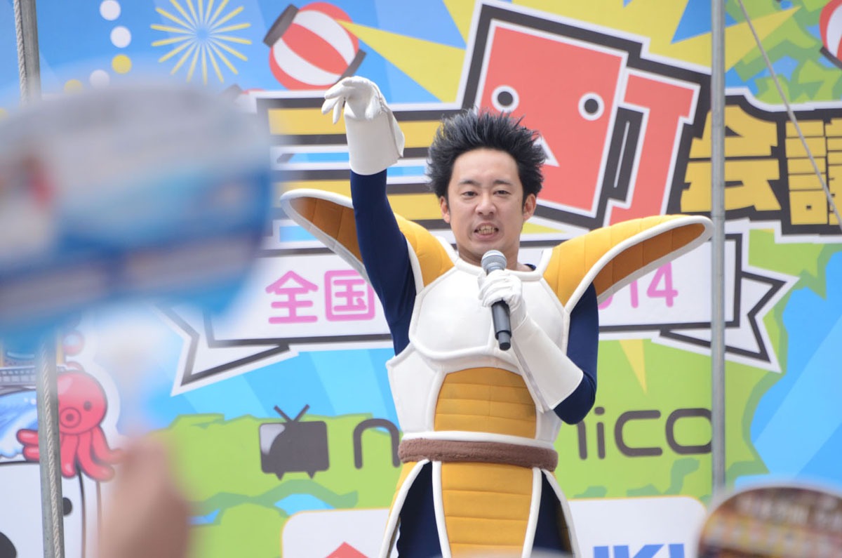 客を煽るベジータ（R藤本）。