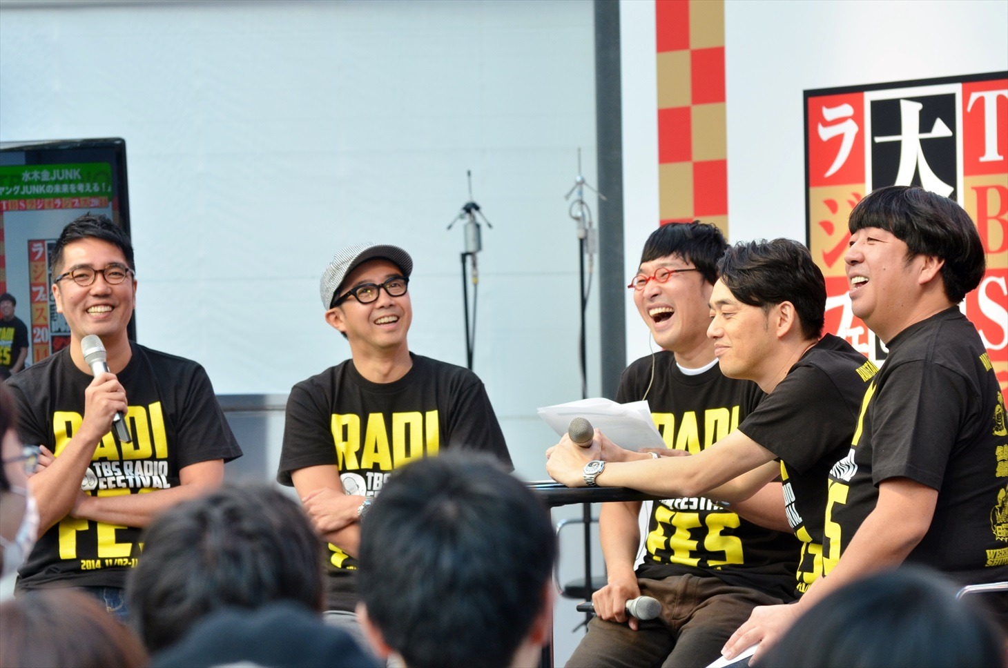 （左から）おぎやはぎ、南海キャンディーズ山里、バナナマン。