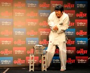 瓦割りに挑戦したアンガールズ田中。