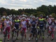 自転車レース「AEON BIKEエンデューロ2014」に参加した団長安田（右から3人目）。