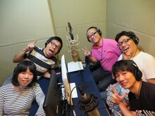 DVD「ダイナマイト関西2014」の特典音声収録を行ったバッファロー吾郎（奥）、ずん飯尾（右中央）、キングオブコメディ高橋（右下）、伊藤修子（左下）。