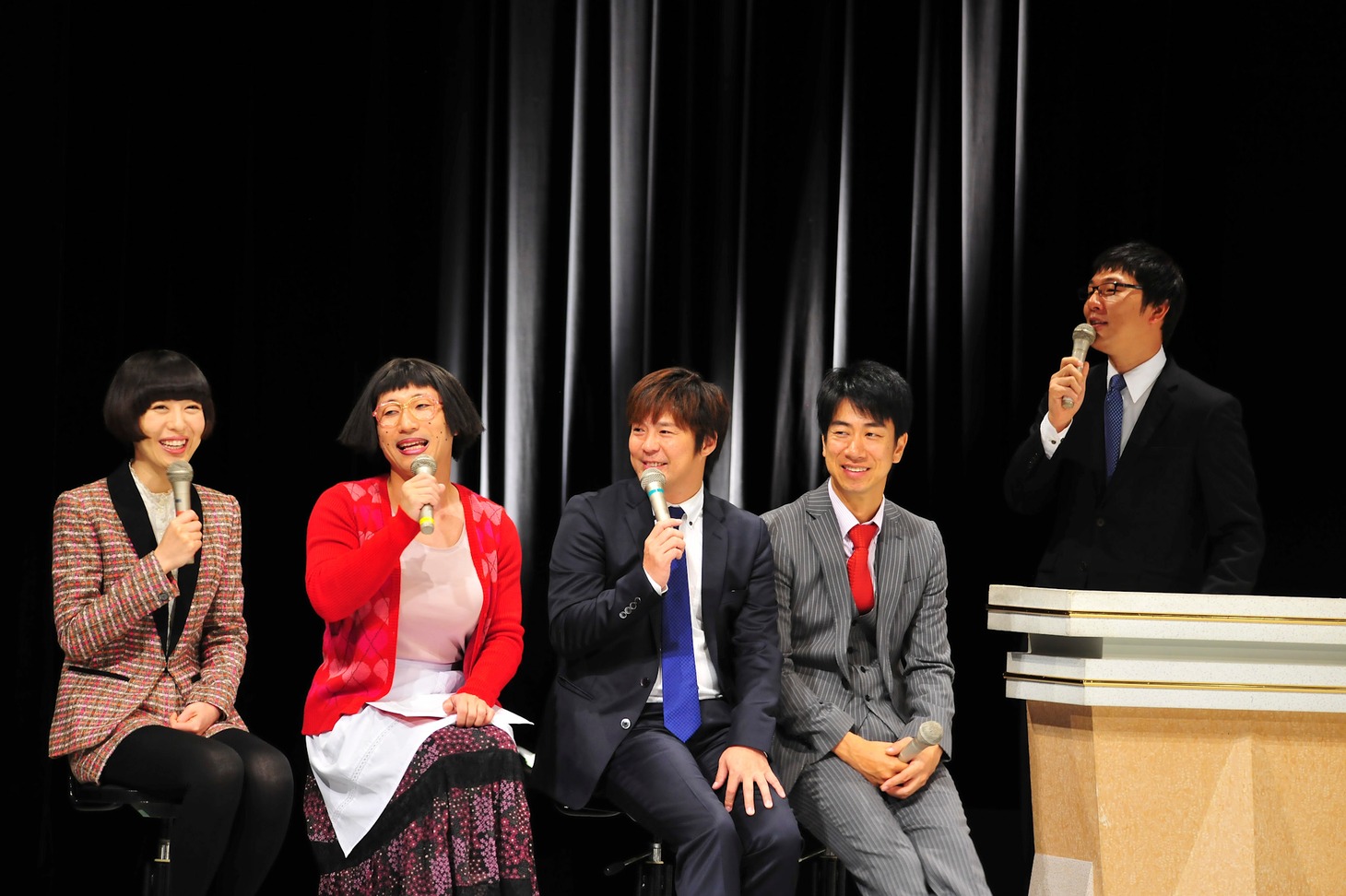会見のワンシーン。