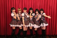 バクステ外神田一丁目。左から諸星あずな、浜口藍子、ADなぎさ、針尾ありさ、朝倉ゆり、弘松菜摘。