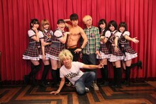 神保町花月の舞台「振り向けば過去がいる！」でタッグを組むニブンノゴ！とバクステ外神田一丁目。