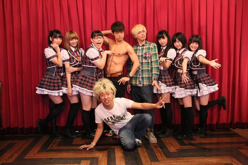 神保町花月の舞台「振り向けば過去がいる！」でタッグを組むニブンノゴ！とバクステ外神田一丁目。