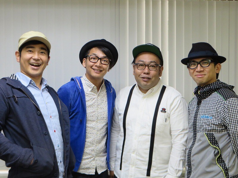 ユニットライブ「グラッチェ×グラッチェ Vol.2」を開催するハマカーン、どきどきキャンプ（左から）。