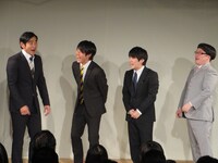 Aブロックのハマカーン浜谷、オジンオズボーン篠宮、ラブレターズ溜口、天津・向（左から）。