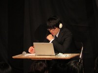 真面目な素振りに「NHKの実況だなこれは」と評された溜口。