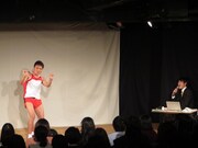 八木のギャグを少ない語彙で実況する篠宮。