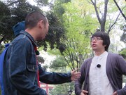 「いろはに千鳥」ロケで犬の心・押見（右）を遠慮なくイジり倒す千鳥・大悟（左）。