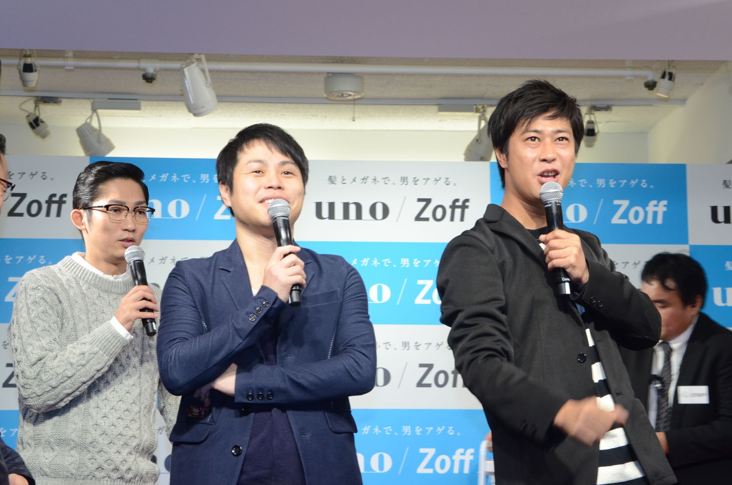 変身前のNON STYLE井上とパンサー尾形（手前左から）。