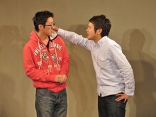 ダブルブッキングの壁ドン。