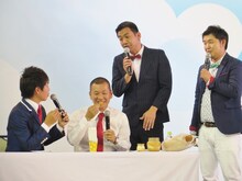 やたらと気の合うU字工事（左）ともっこすファイヤー。