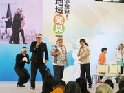イベント終了後なかなか帰ろうとせず「古いアルバムめくってたさー」と周囲を困らせる「ビギンのボーカルの人」。