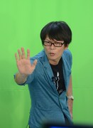 “歌舞ドン”を披露する永沢。