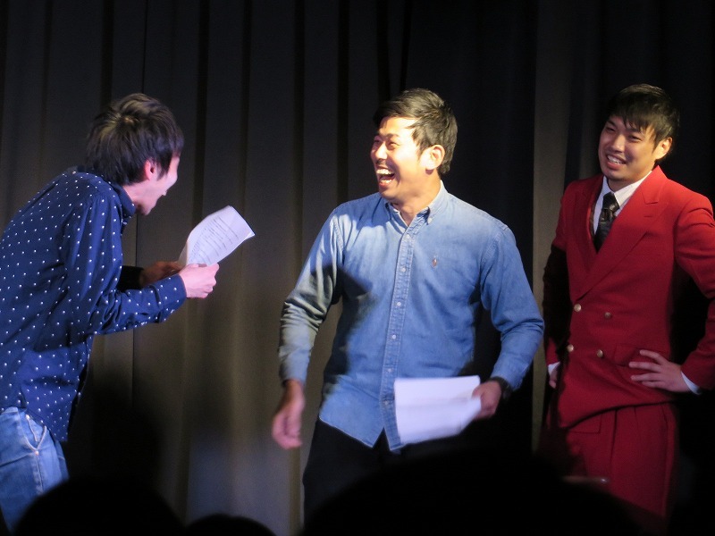 武田に関するアンケート調査を実施した岡野。