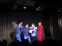 武田と岡野の抗争を止めようとし、頭皮が被害に遭ってしまった酒井。