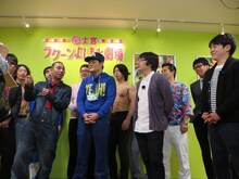 「いろはに千鳥」会見の様子。