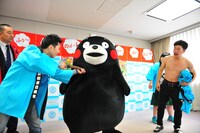 「くまモンからの贈りモン」会見の様子。