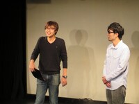 芸人たちの写真が包装紙にプリントされたチロルチョコをファンからもらい、著作権料を取ろうとするMCのスパローズ。