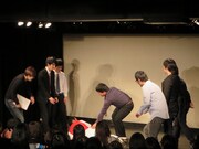 相撲が得意なドリーマーズ戸矢に倒されセクシーなポーズになってしまうしろう。