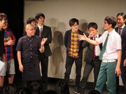 池田のネタ衣装を着た石田と、森枝のネタ衣装を着た池田。