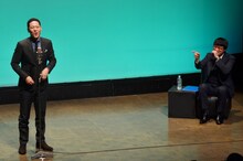 （左から）東野幸治、南海キャンディーズ山里。