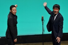 （左から）東野幸治、南海キャンディーズ山里。