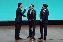 （左から）東野幸治、板東英二、南海キャンディーズ山里。