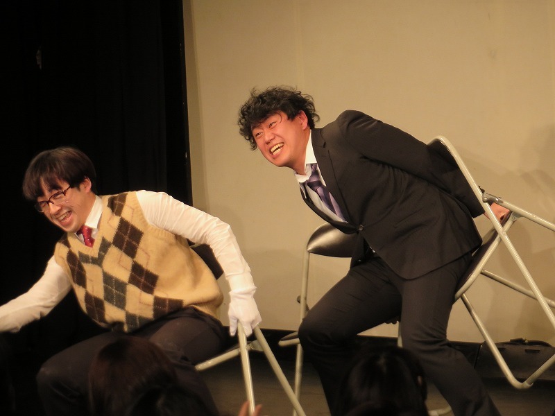 リンゴスター高野（左）とマザー浦島（右）による、トップリード「タクシー」カバー。