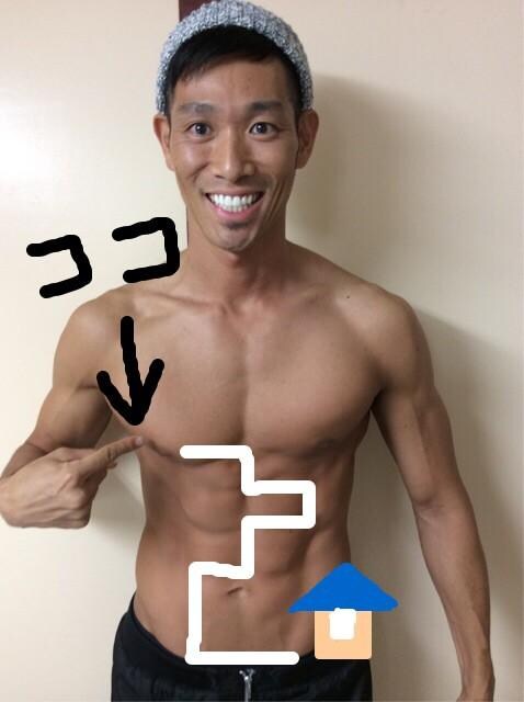 アプリ「おもタス(omotas)」における落書き作品「おもフォト」の使用例。写真はレイザーラモンHGによる「目的地」。